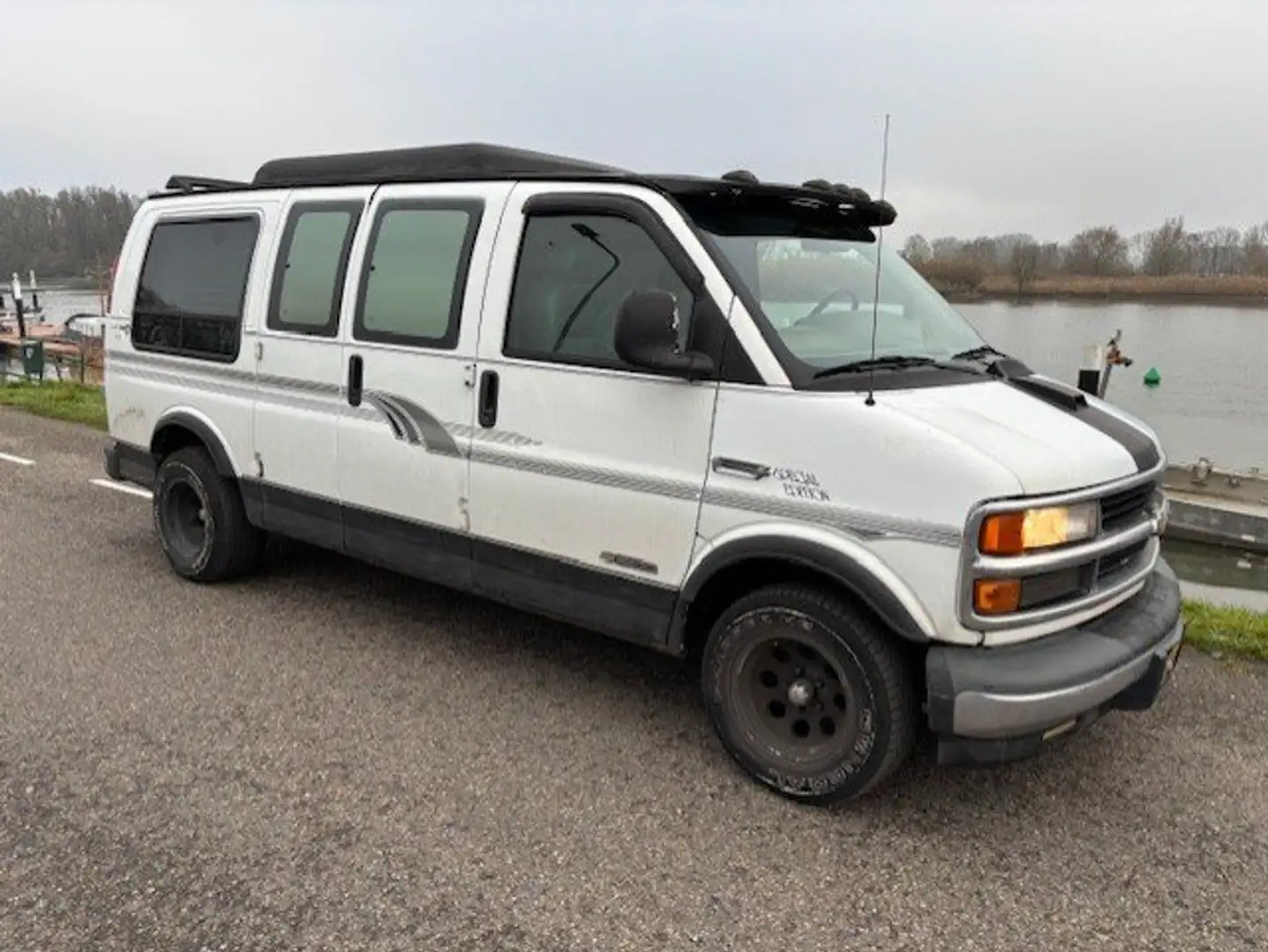 Chevrolet Express MPV Weiß - 2