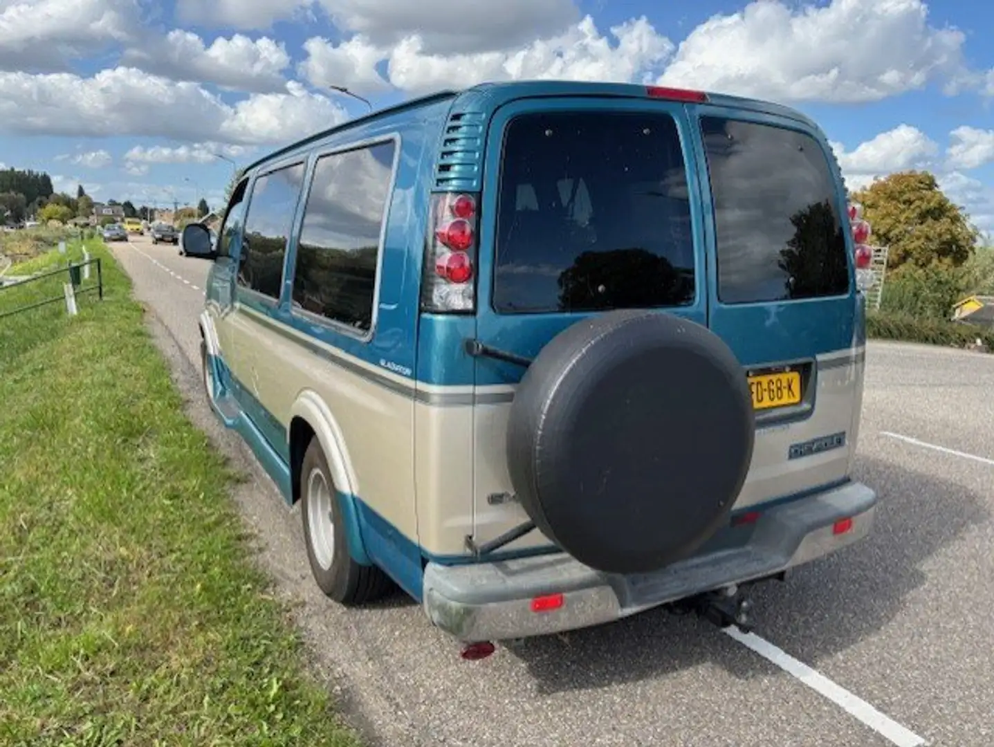 Chevrolet Express MPV Bleu - 2