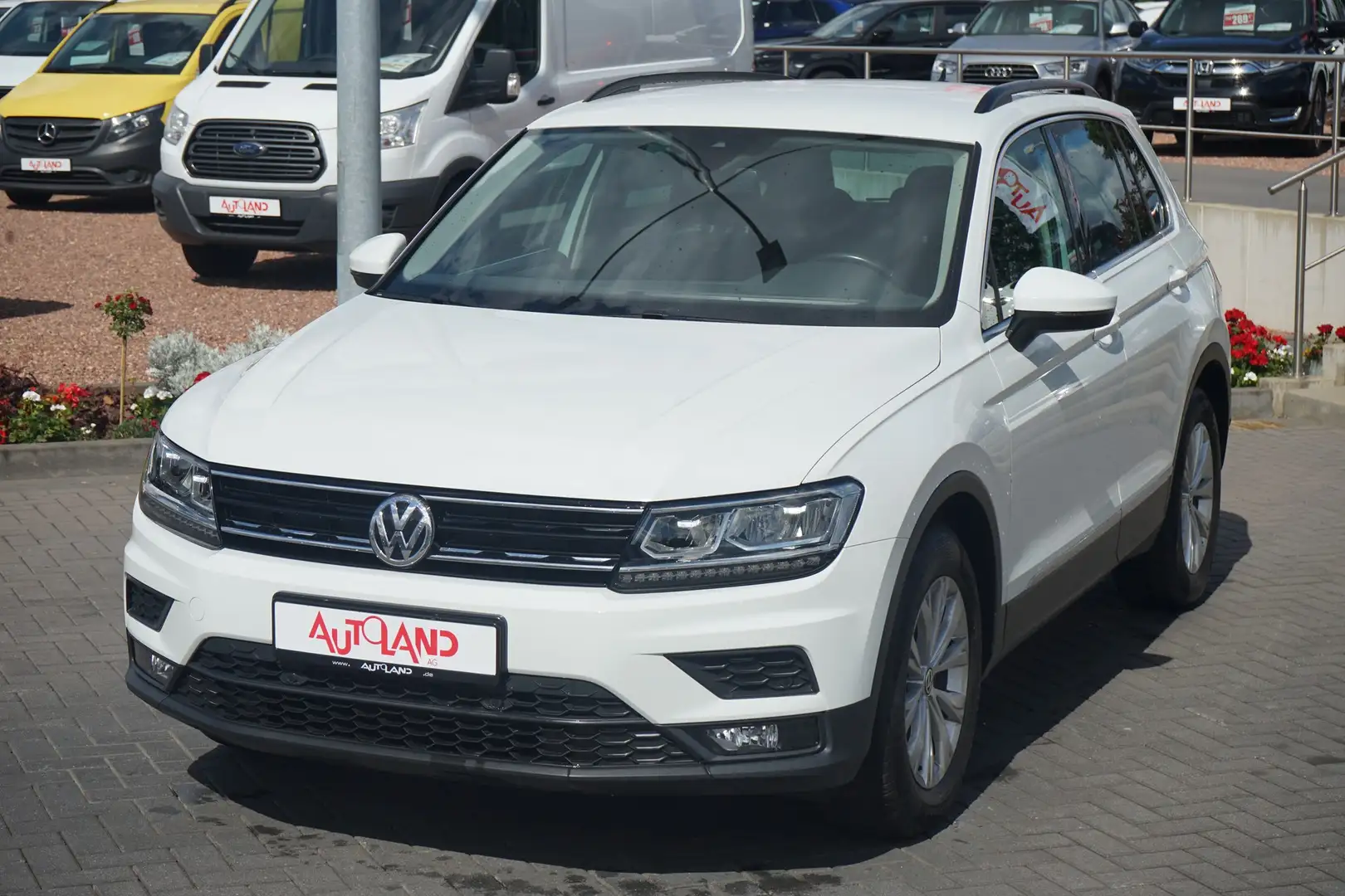 Volkswagen Tiguan 2.0 TDI Comfortline SHZ LED ACC Navi Weiß - 2