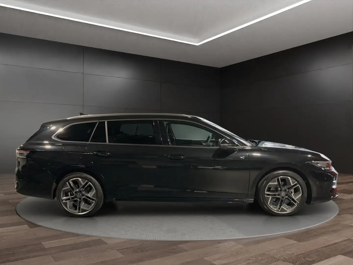 Volkswagen Passat Variant R-Line 2.0 TDI*Pano*DSG*HuD*AHK* Zwart - 2