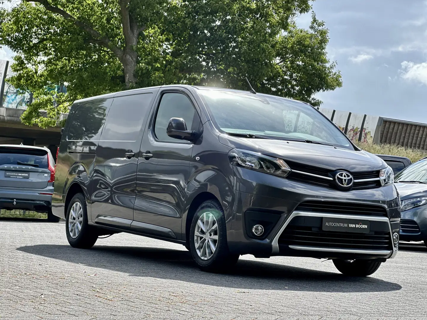 Toyota Proace Worker 2.0 D-4D Automaat | 2x schuifdeur | Profess Grey - 1