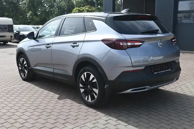 Opel Grandland view 3