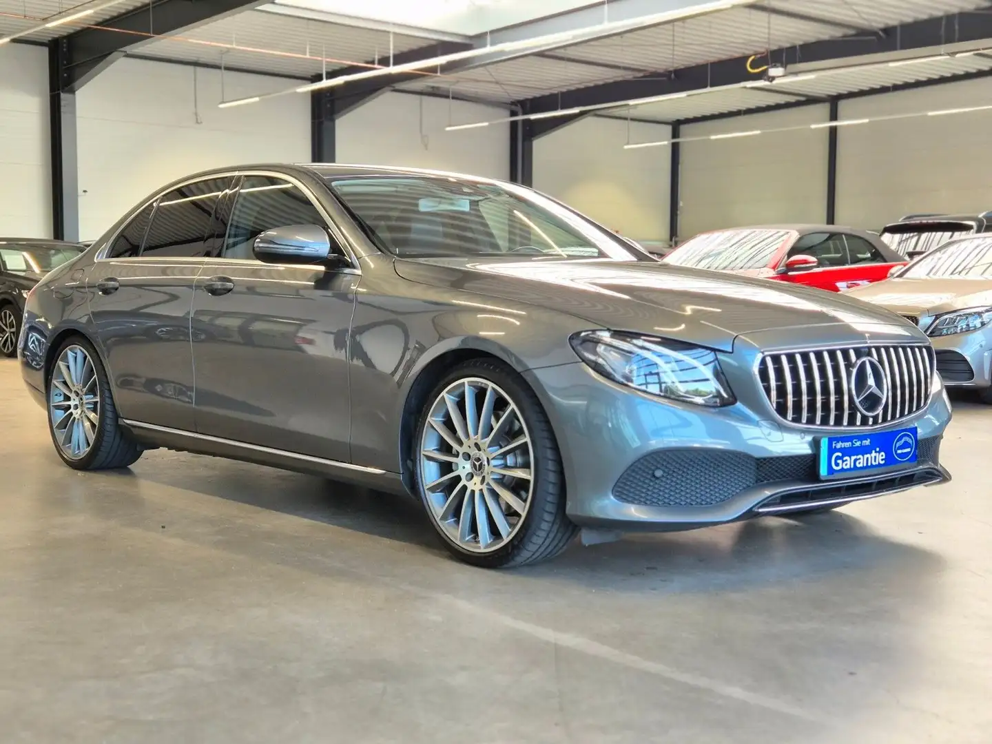 Mercedes-Benz E 200 AVANTGARDE AMG 20Z`ALU LED WIDESCREEN AHK Gris - 2