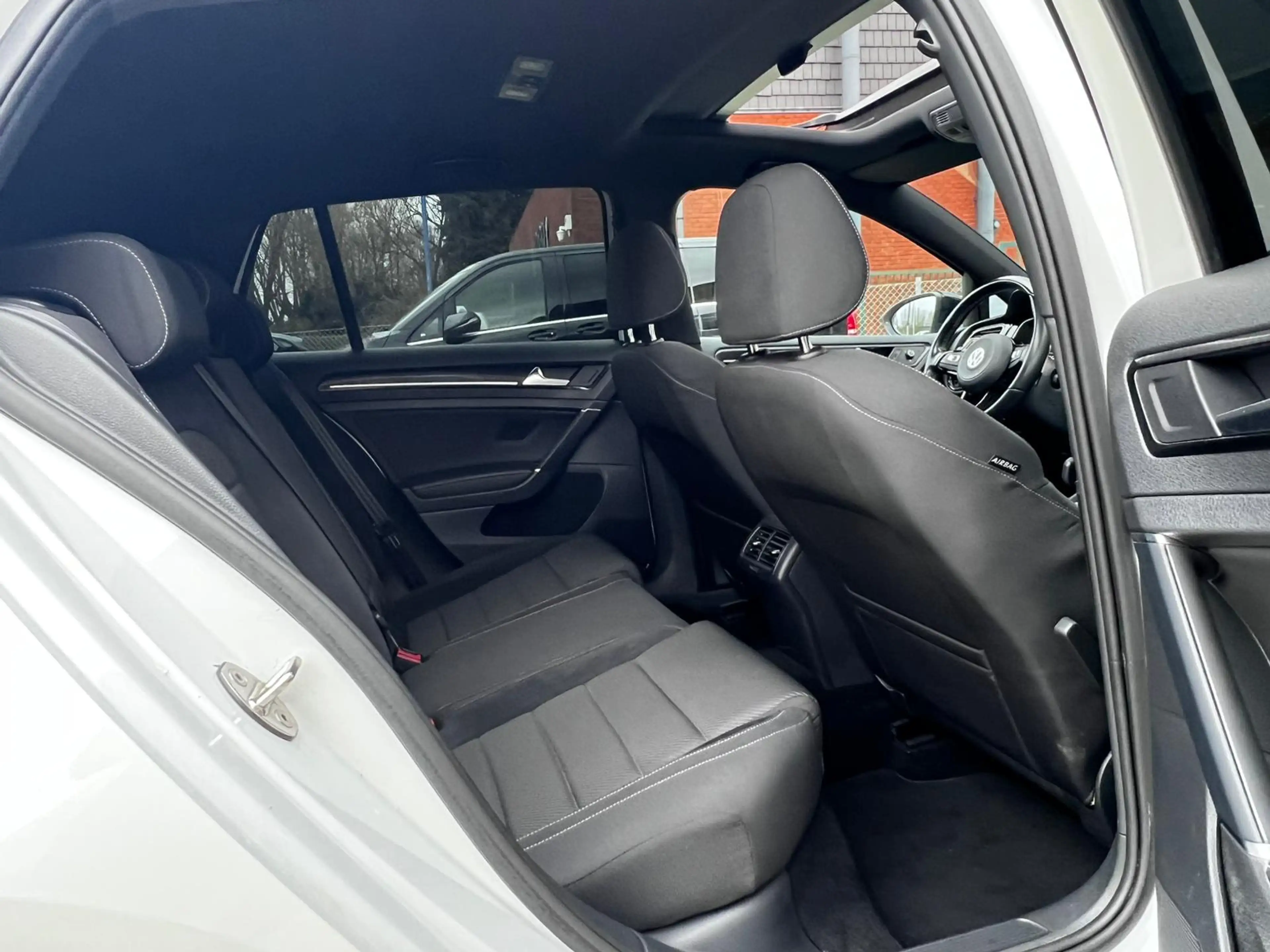 Volkswagen Golf R 2.0 TSI 4motion DSG COCKPIT TOIT-PANO CARNET ACC — photo 12