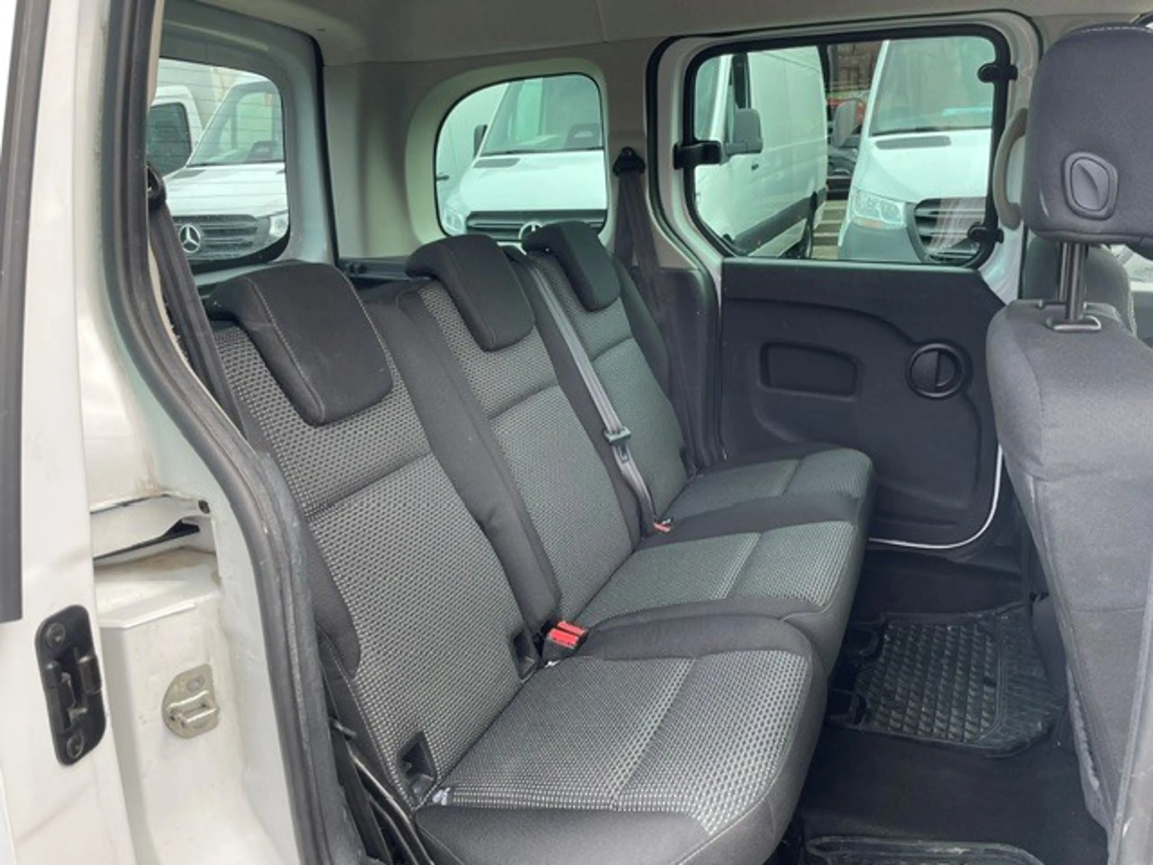 Mercedes-Benz Citan 109 CDI TOURER/KLIMA/KAMERA/BLUETOOTH/5-SITZER/ISO — photo 8
