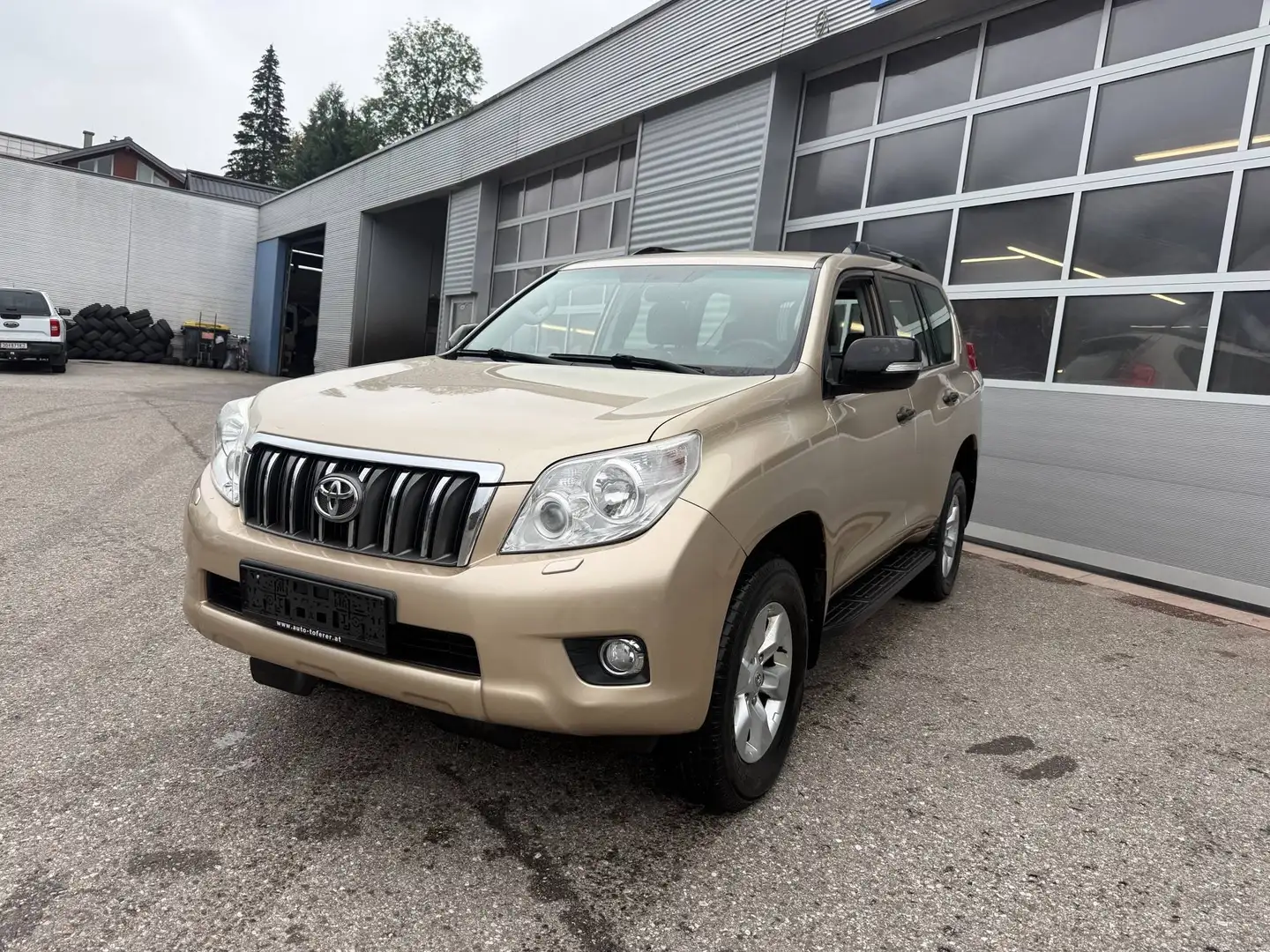 Toyota Land Cruiser Landcruiser 300 3,0 D-4D 175 City Aut. City Braun - 1