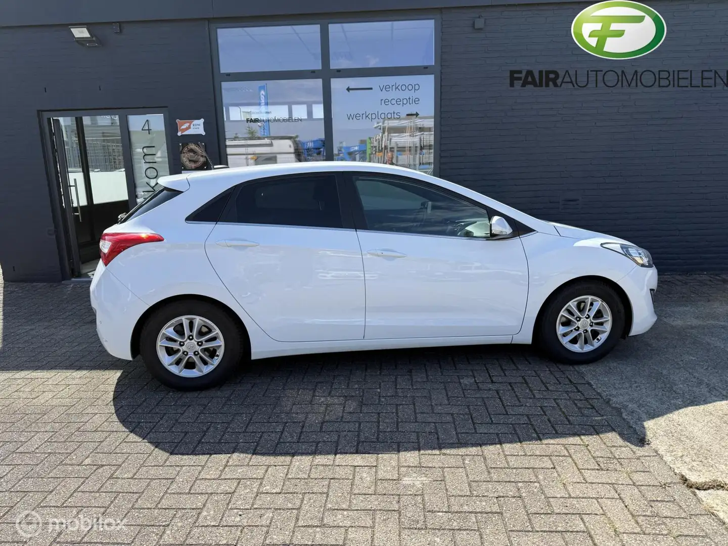 Hyundai i30 1.6 GDi GO! Wit - 2