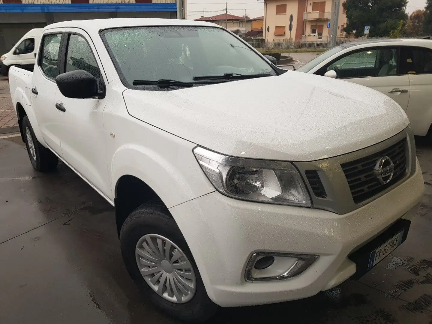 Nissan Navara 2.3 dCi 4WD King Cab N-Connecta ivata Blanco - 2