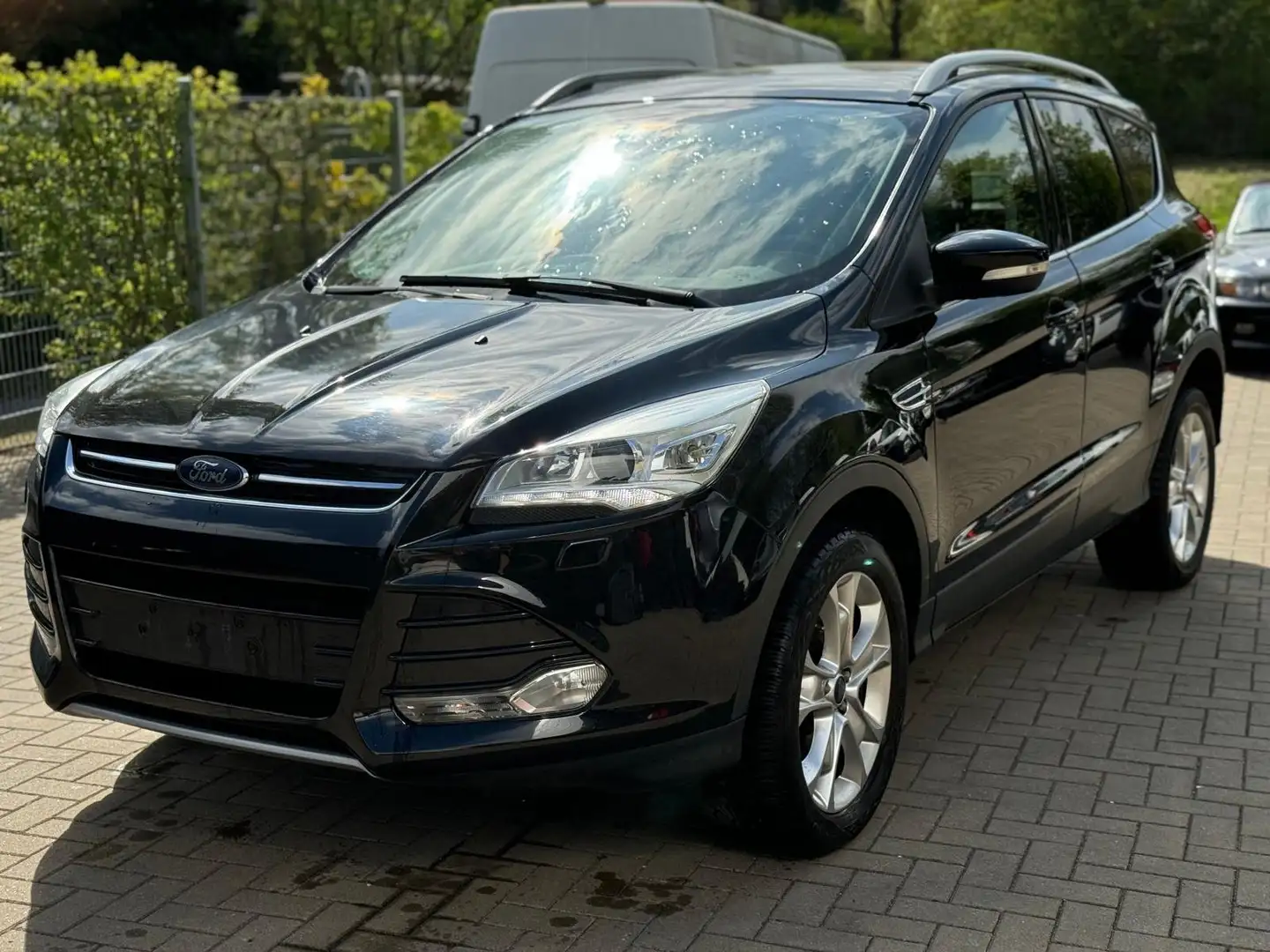 Ford Kuga Titanium Schwarz - 1
