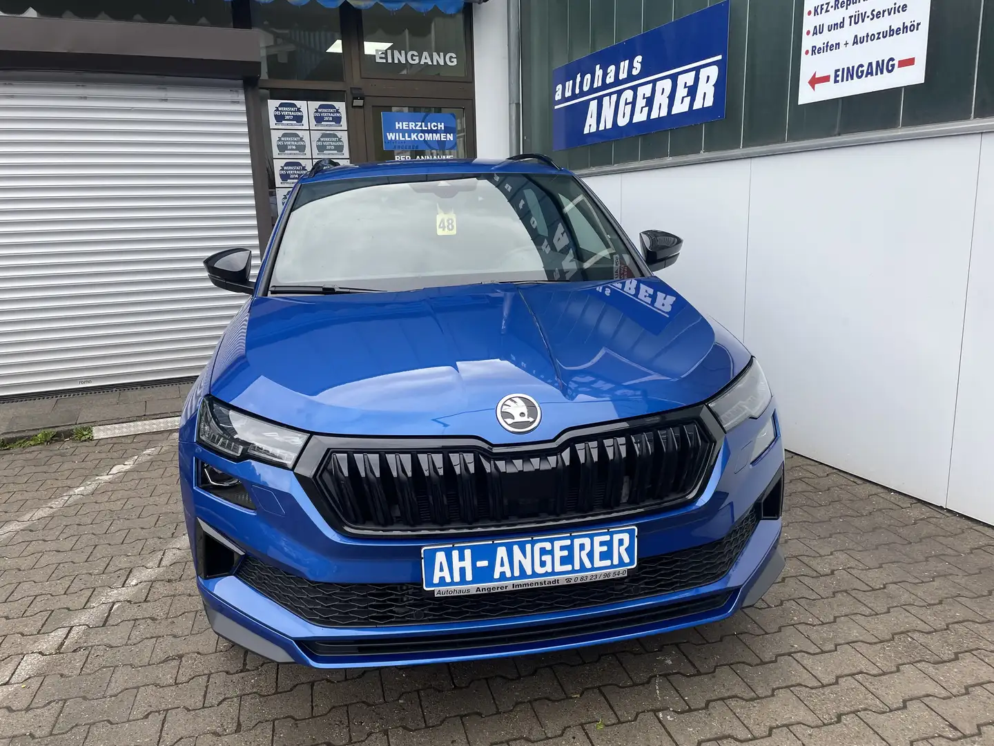 Skoda Karoq 2.0 TDI DSG Sportline 4x4,AHK,Navi,Matrix,Lagernd Blauw - 1