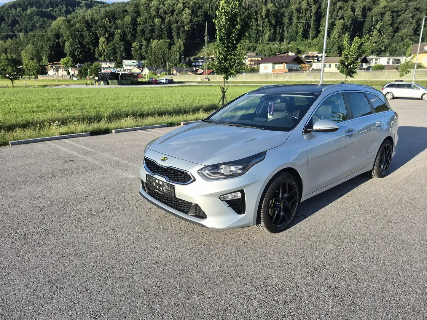 Kia Ceed SW / cee'd SW 1,6 CRDi ISG Gold DCT Silber - 1