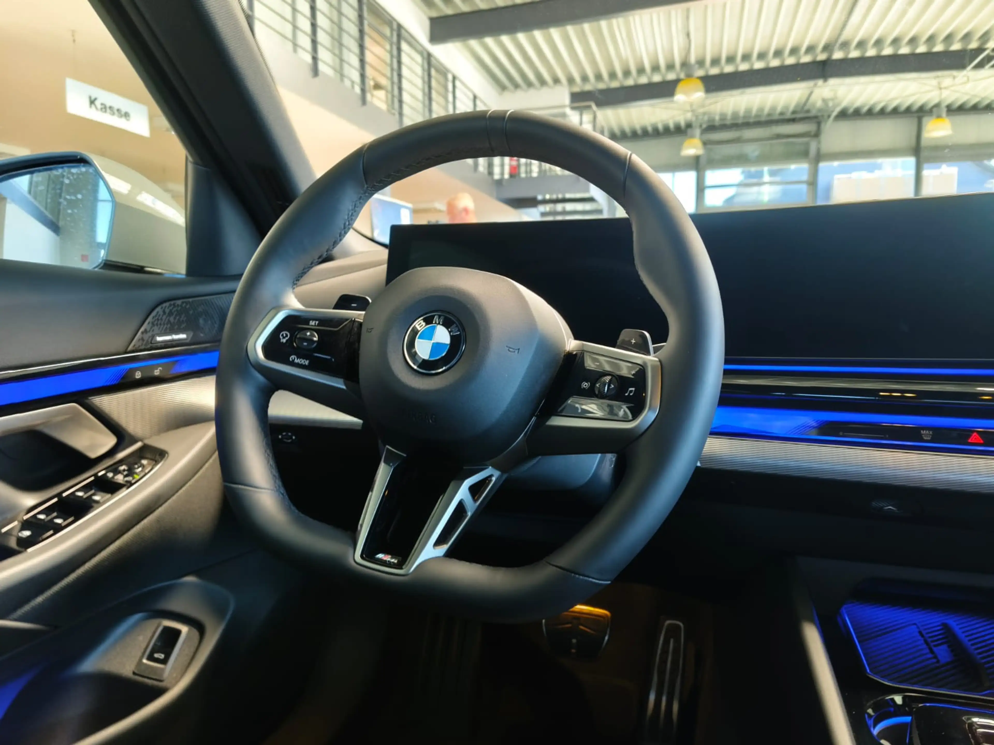 BMW 520 d xDrive M Sport AHK/HUD/HK/360°/20" — photo 10