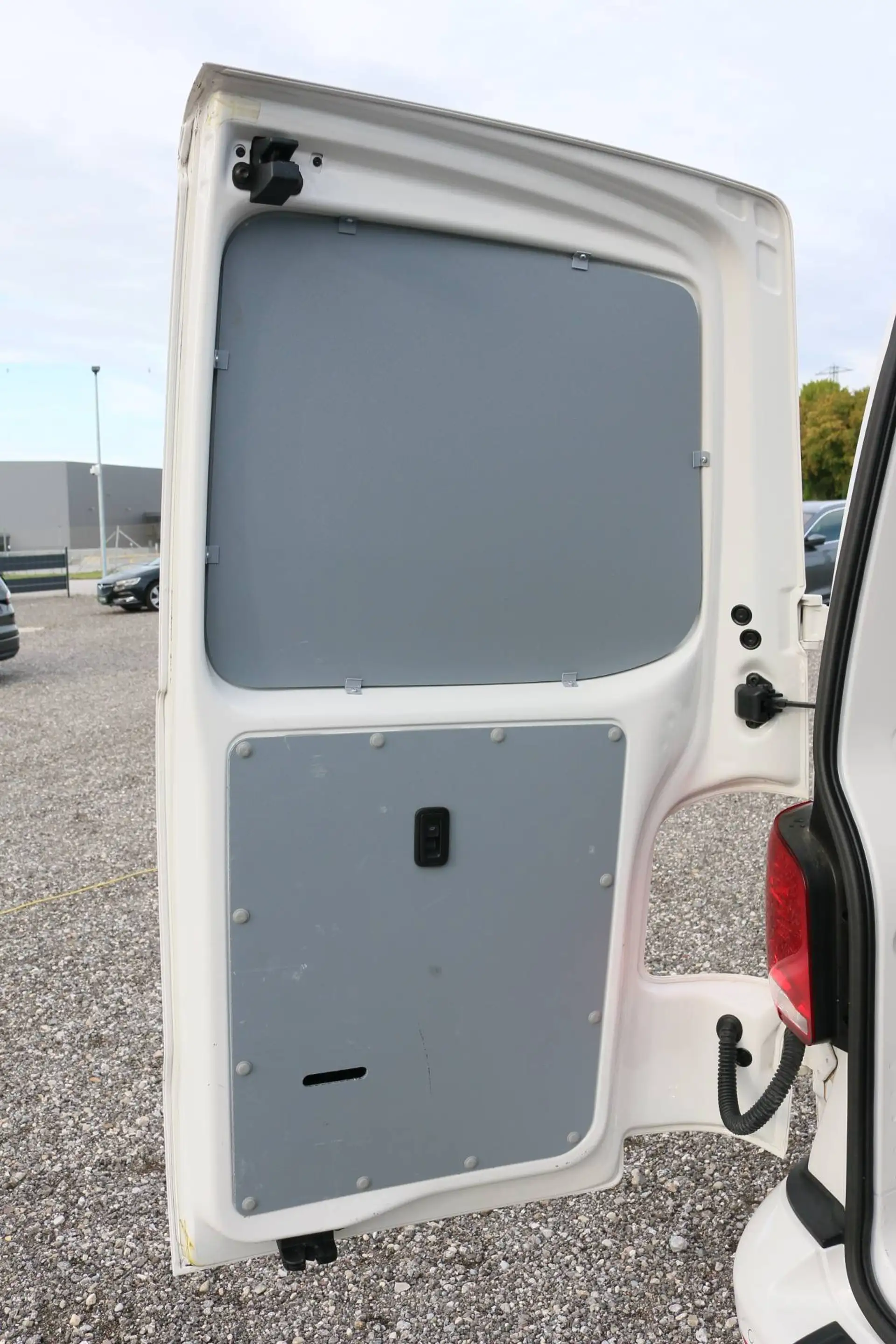 Volkswagen T6.1 Transporter Plus*Lang*DSG*AHK*Kamera*Flügeltüre*Navi*DSG Service Neu — photo 9