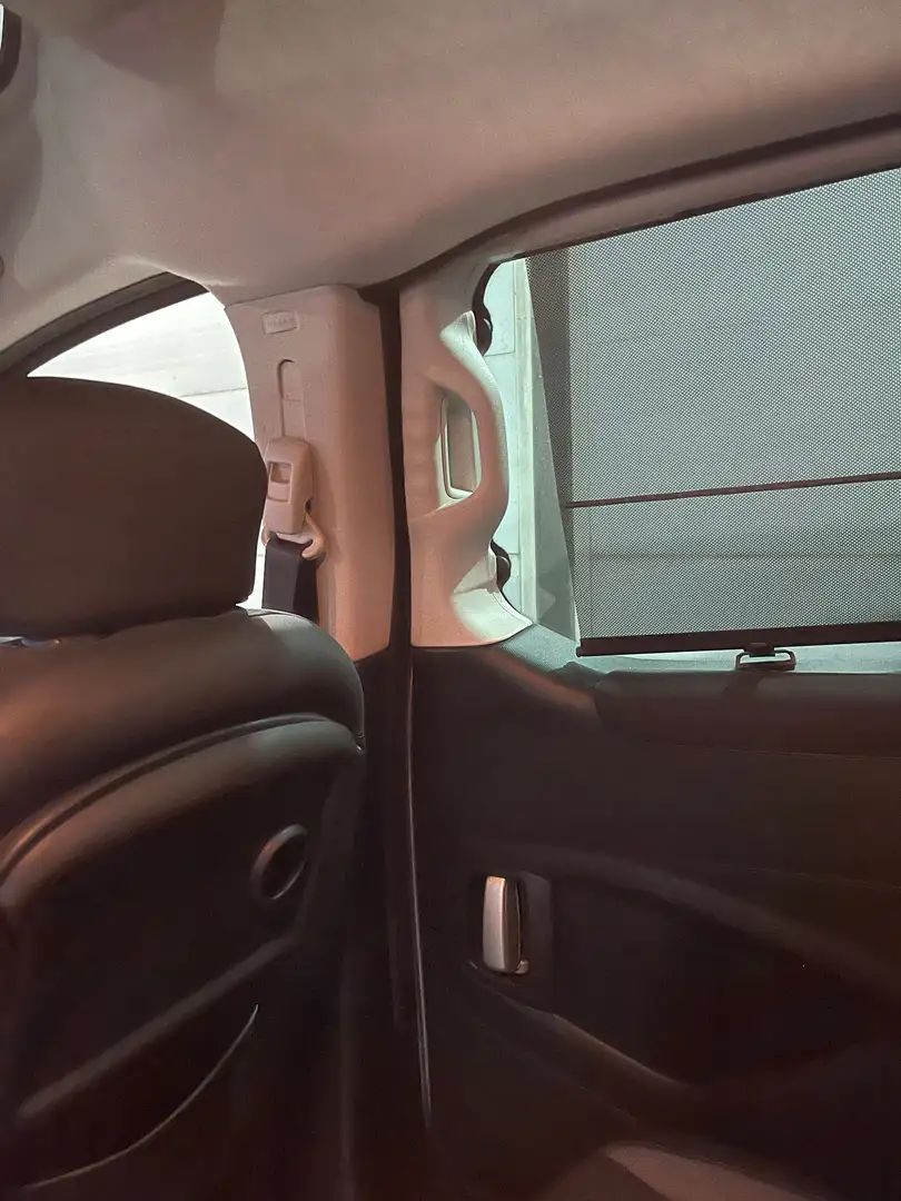 Peugeot Partner Tepee 1.6BlueHDI Outdoor 120 Plateado - 2