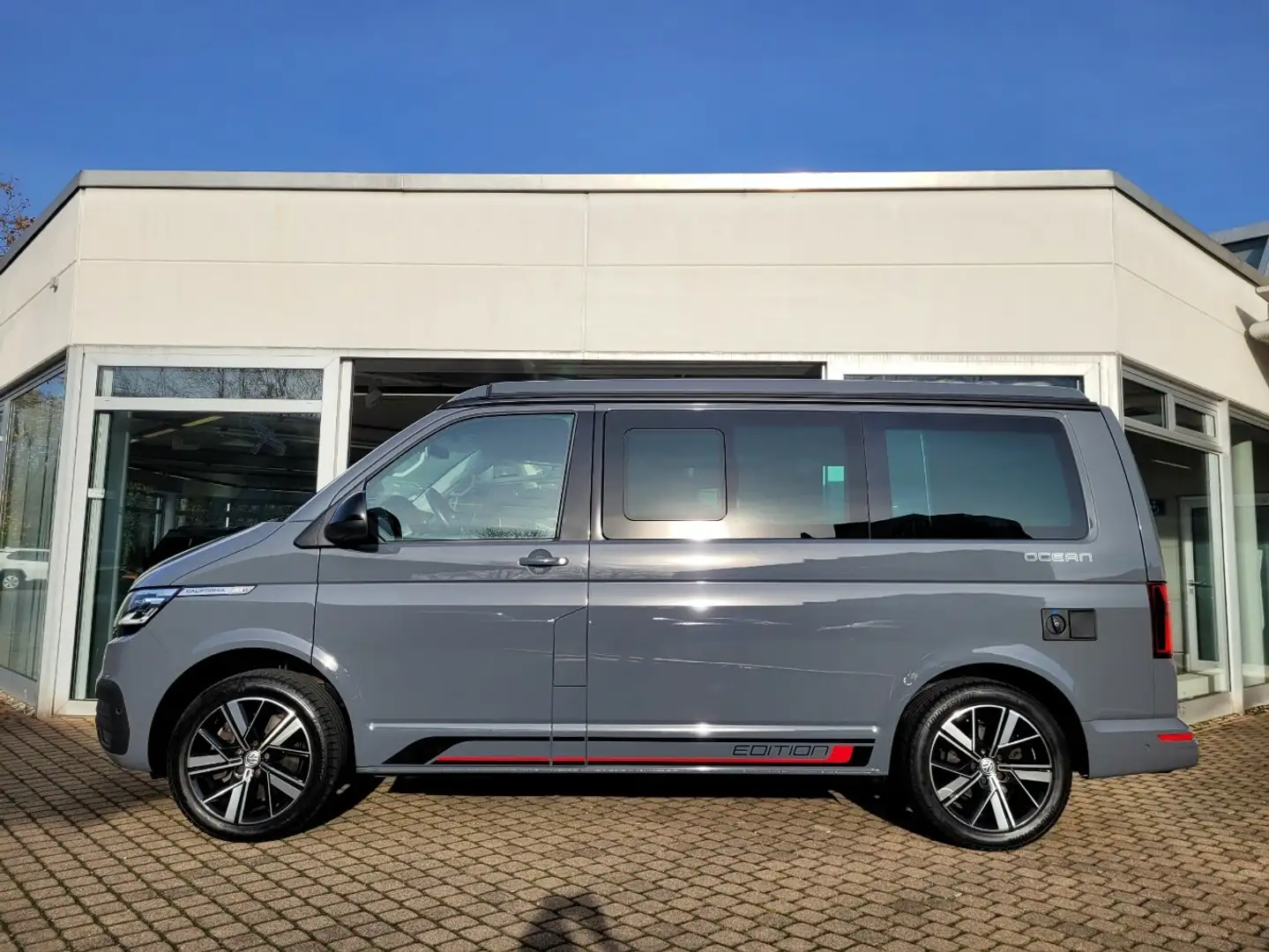 Volkswagen T6.1 California Ocean Edition*Standheizung*ACC*18-Zoll Grau - 2