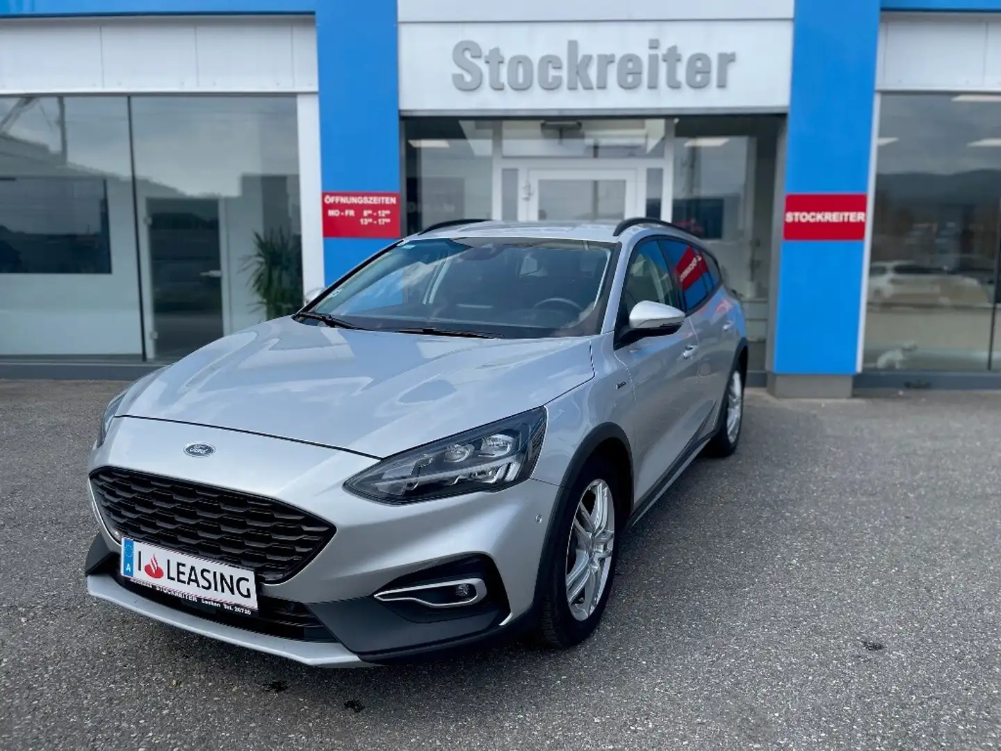 Ford Focus Traveller 1,0 Active Aut.*NAVI*KAMERA*TEMPO*SZH Silber - 1