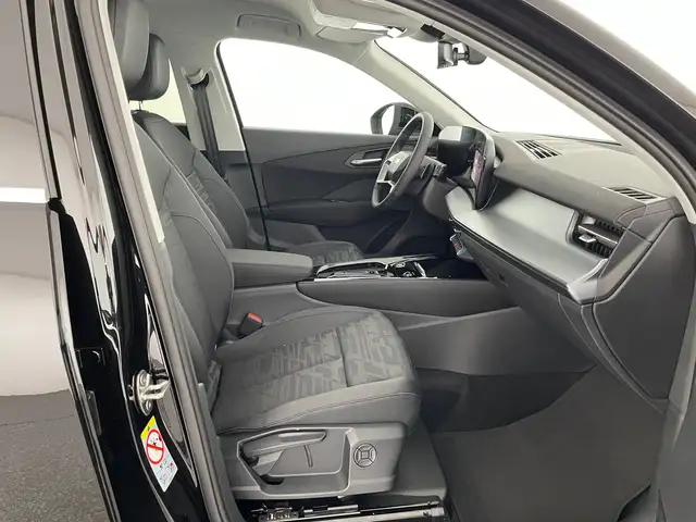 Audi Q3 view 10