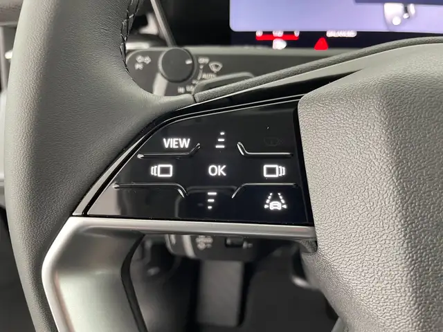 Audi Q3 view 15