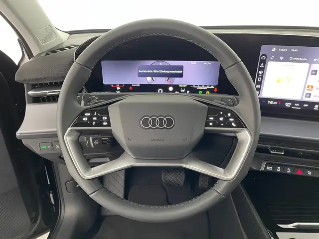 Audi Q3 view 12
