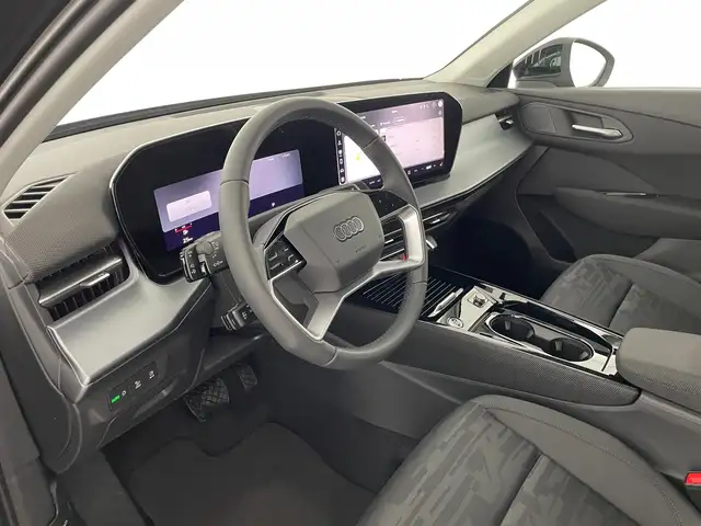 Audi Q3 view 8
