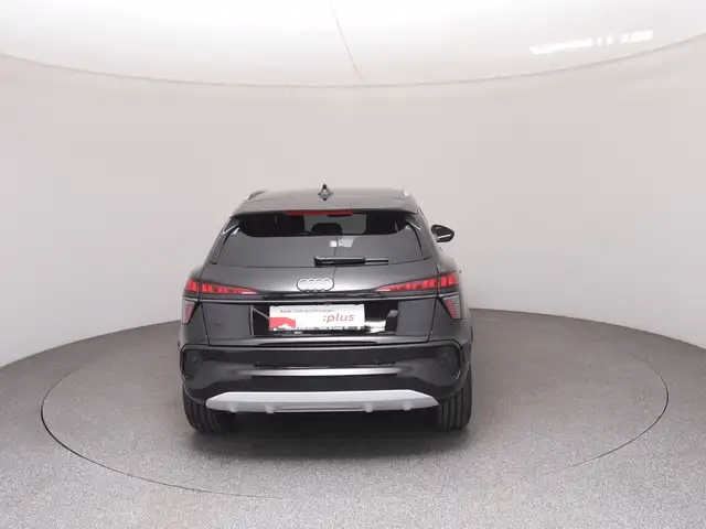 Audi Q3 view 6