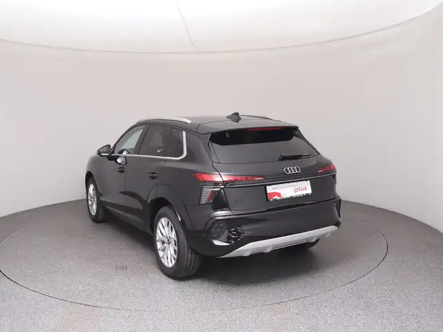 Audi Q3 view 5