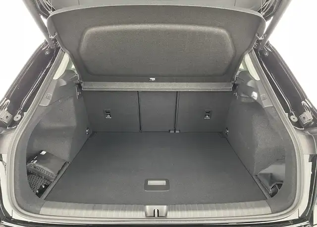 Audi Q3 view 7