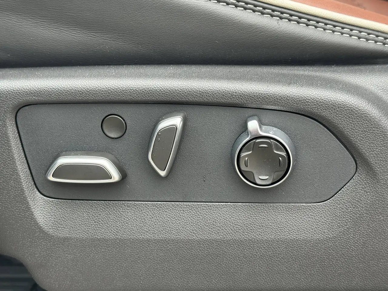 GMC Sierra 2500HD снимка GMC Sierra 2500HD