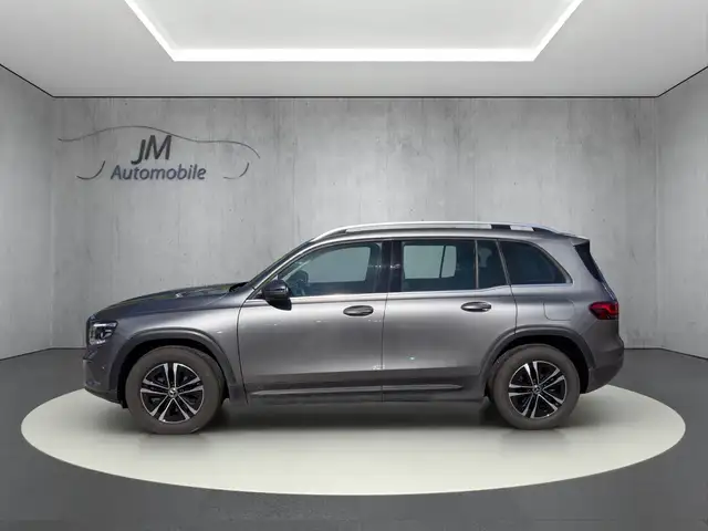 Mercedes-Benz GLB view 3