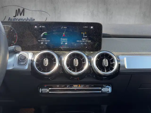 Mercedes-Benz GLB view 15