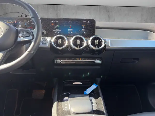 Mercedes-Benz GLB view 14