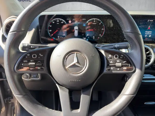 Mercedes-Benz GLB view 10