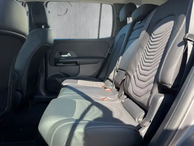 Mercedes-Benz GLB view 12