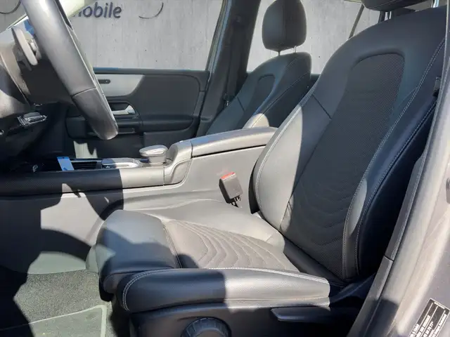 Mercedes-Benz GLB view 9