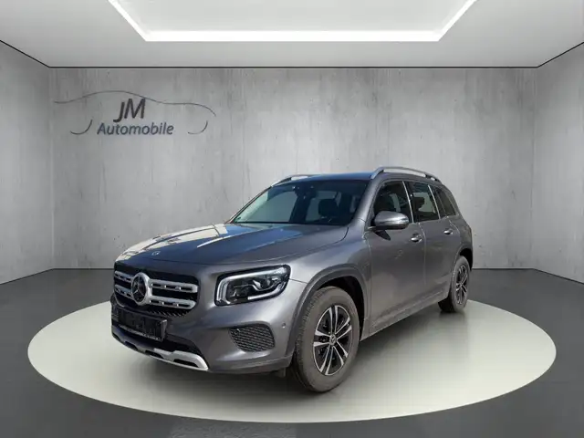 Mercedes-Benz GLB view 2