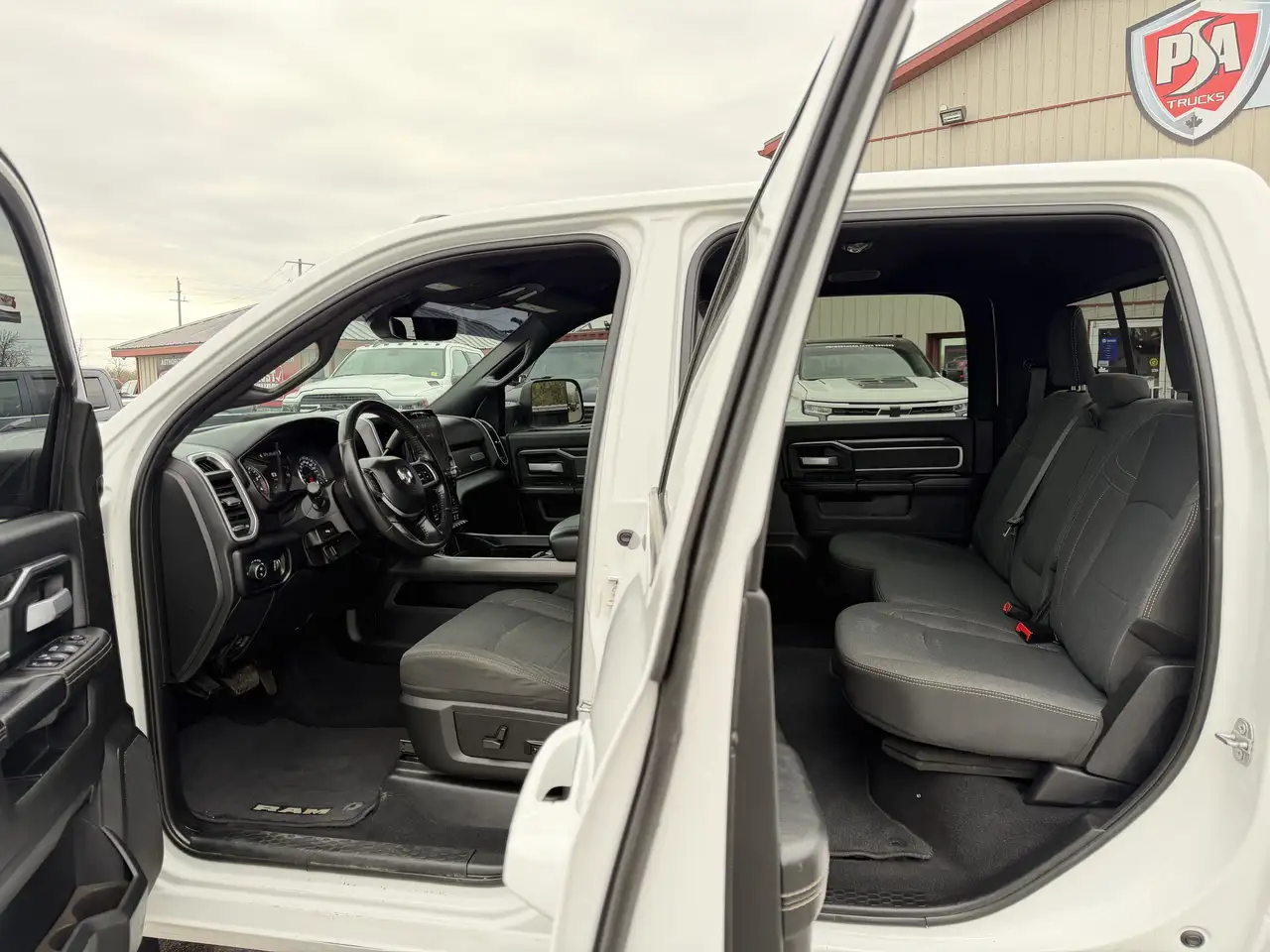 RAM 3500 снимка RAM 3500