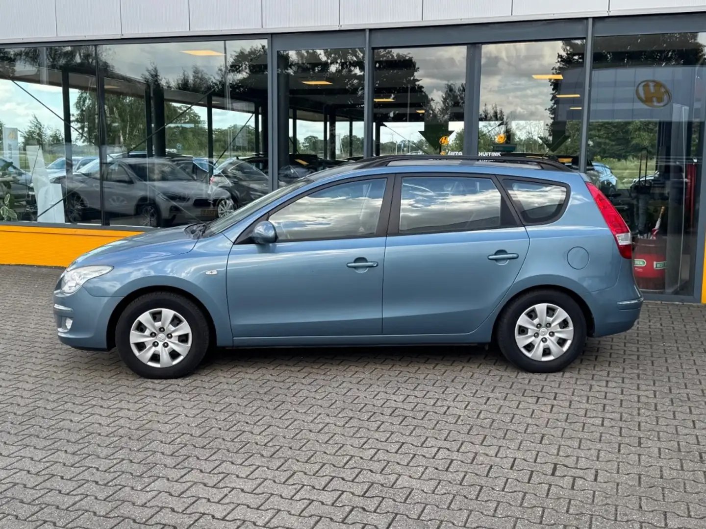 Hyundai i30 1.6i Dynamic - airco - trekhaak Blauw - 2