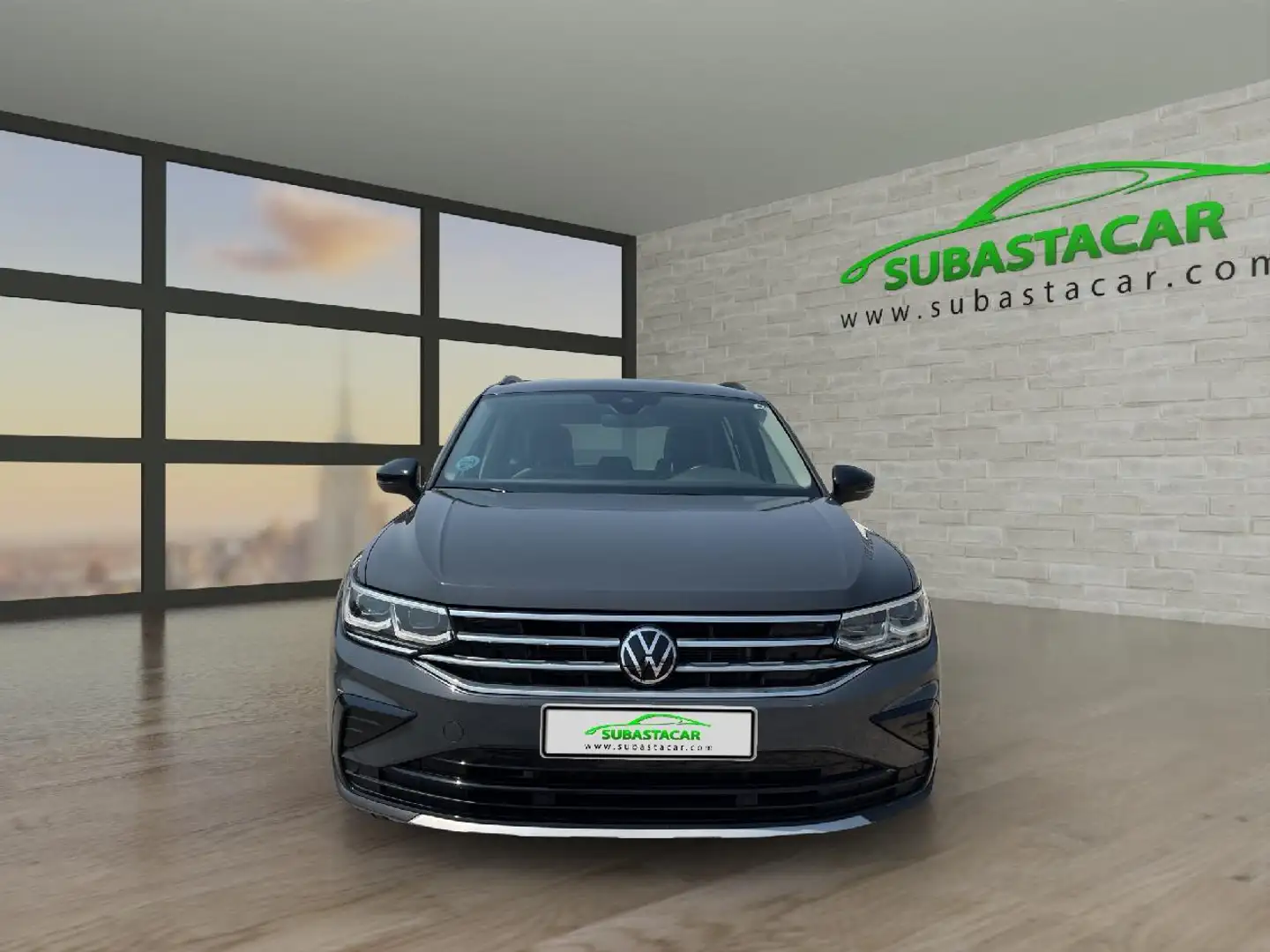 Volkswagen Tiguan 1.5 TSI Urban Sport 110kW Gris - 2