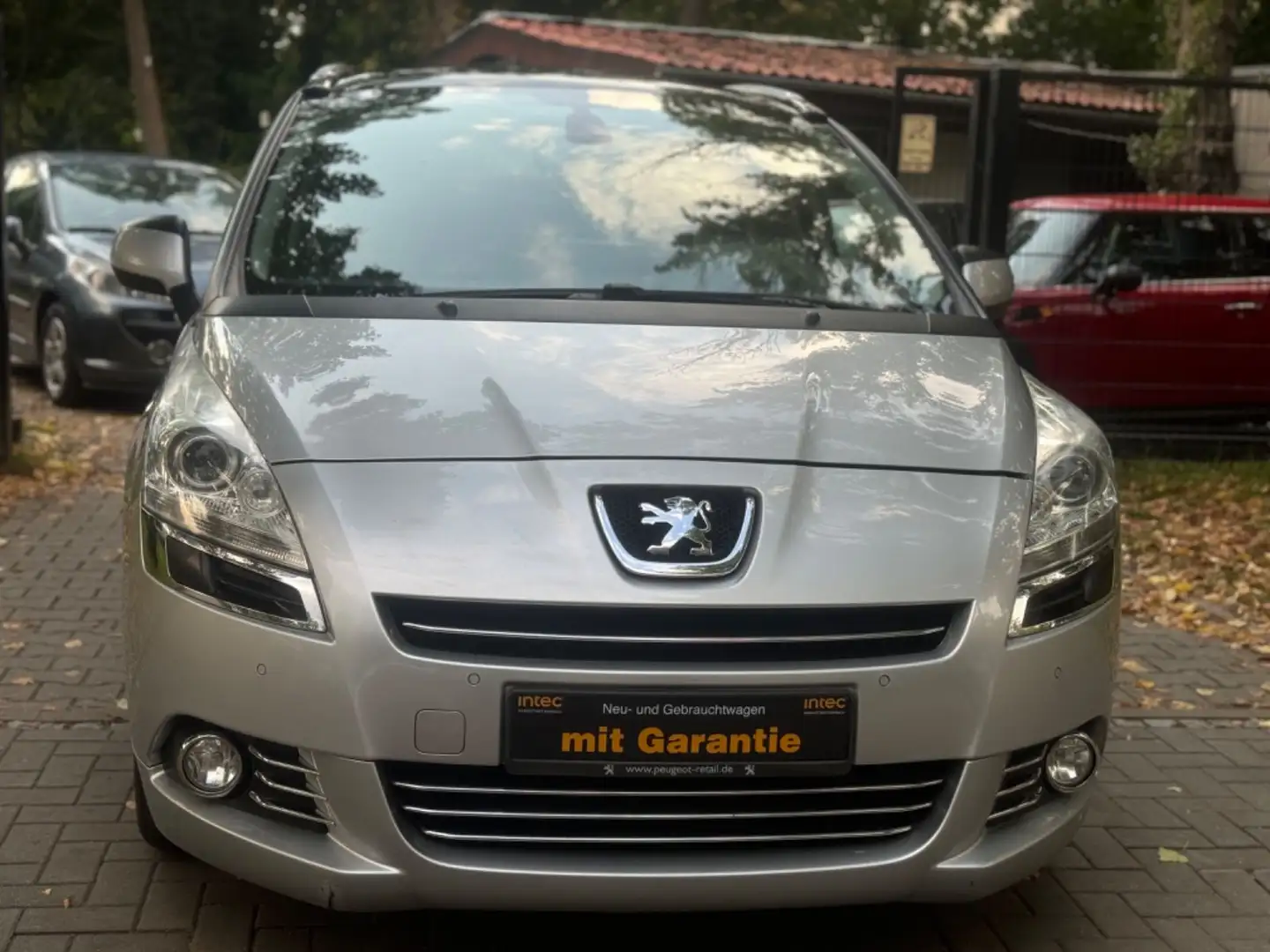 Peugeot 5008 2.0 Allure Panorama,1.Hand,Xenon,7 Sitzer Silber - 1
