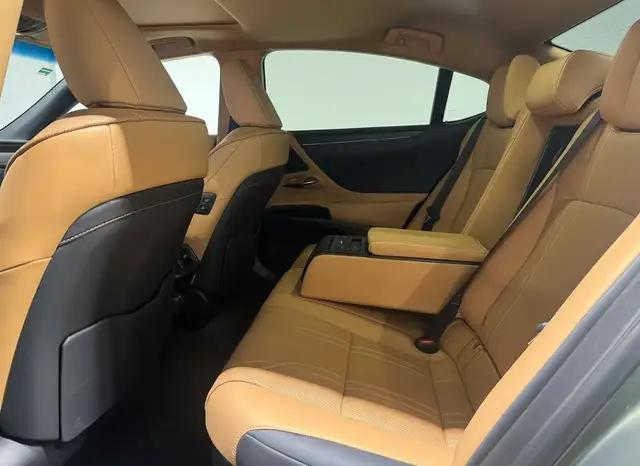 Lexus Es view 7