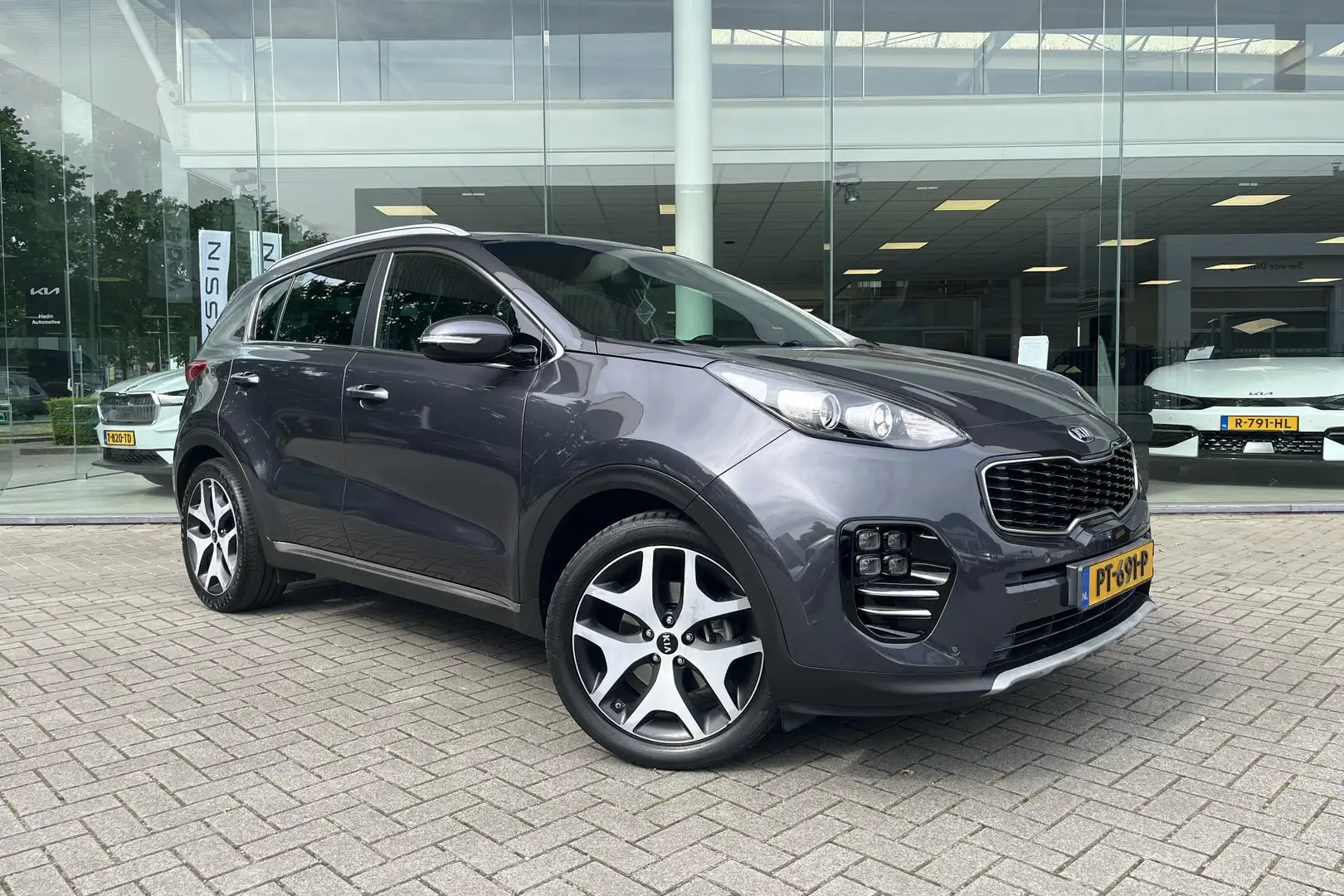 Kia Sportage 1.6 T-GDI GT-Line Nav | Climate Control | Leder | Grijs - 2