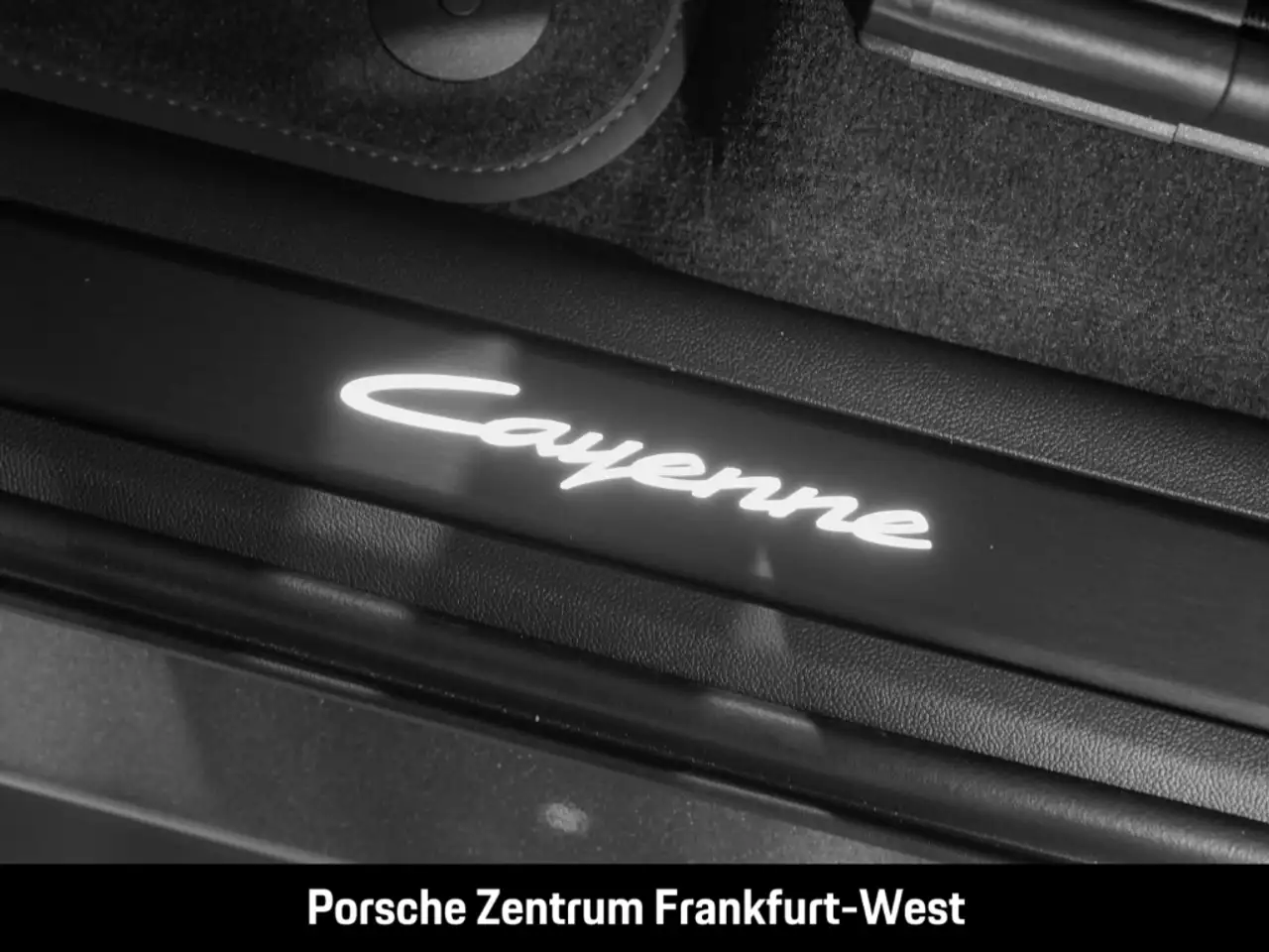 Porsche Cayenne E-Hybrid Black Edition HA-Lenkung HeadUp 11