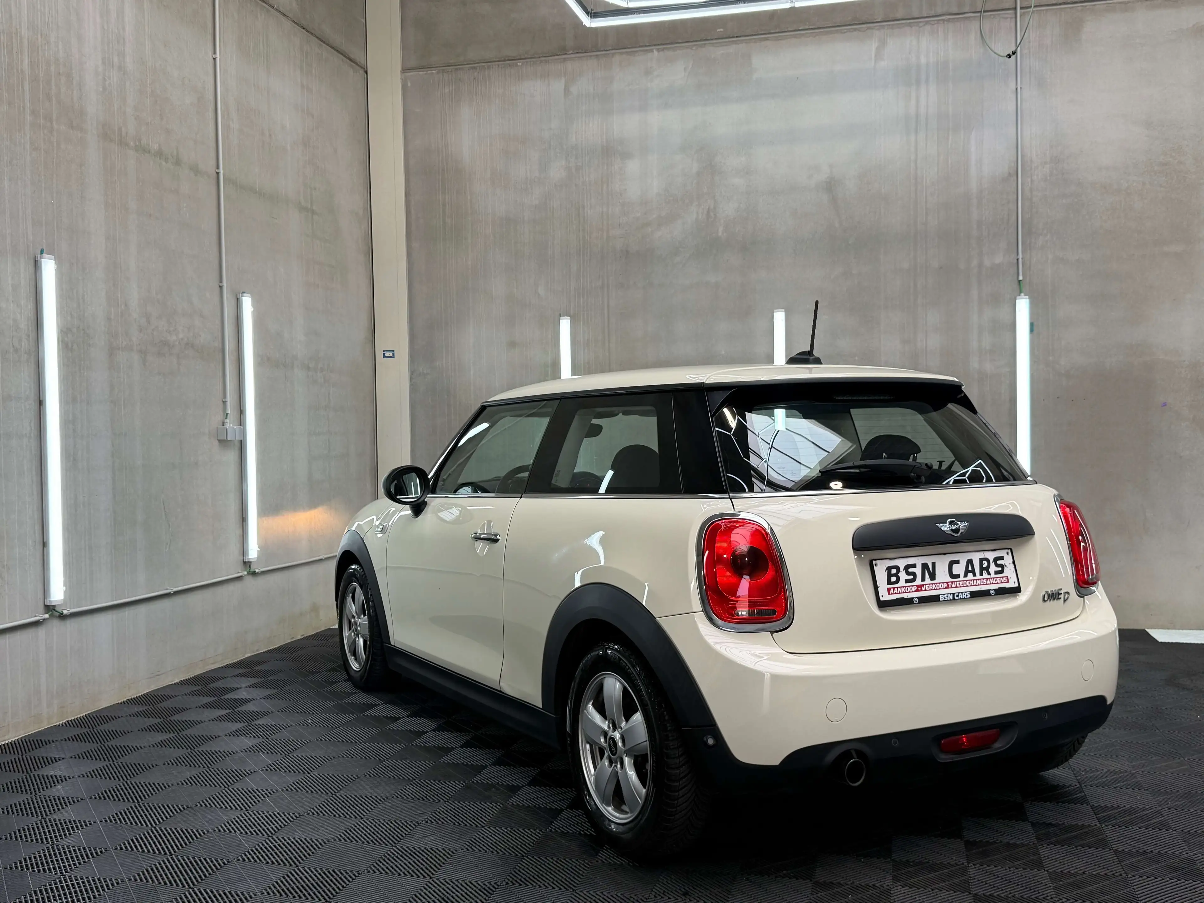 MINI One D /NAVI/PDC/GARANTIE — photo 4