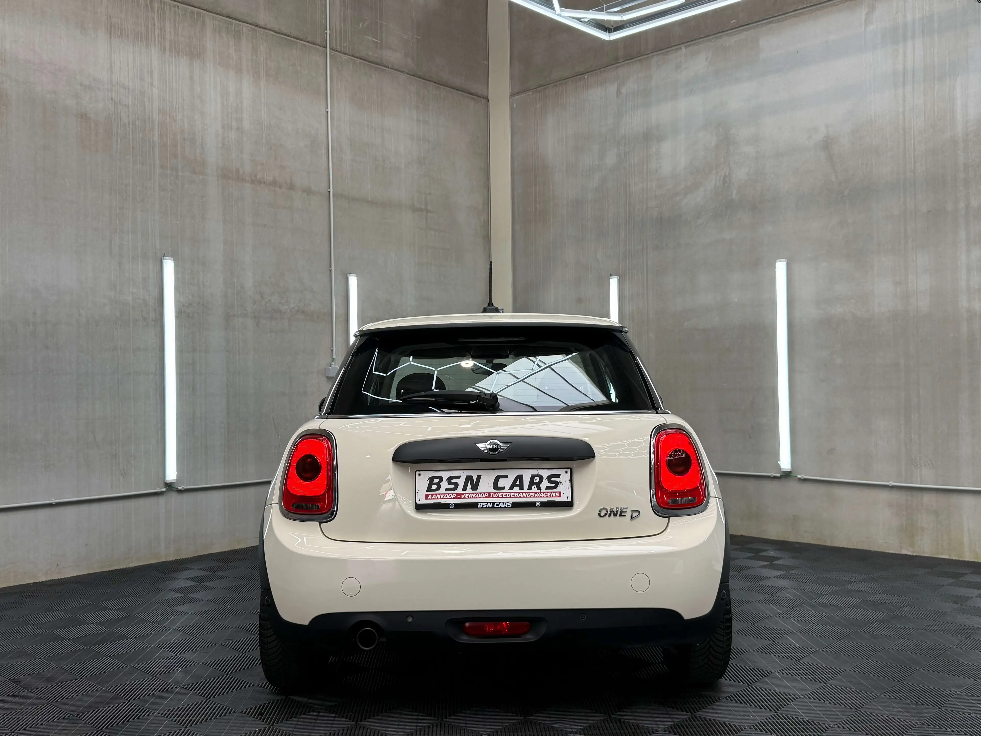 MINI One D /NAVI/PDC/GARANTIE — photo 3
