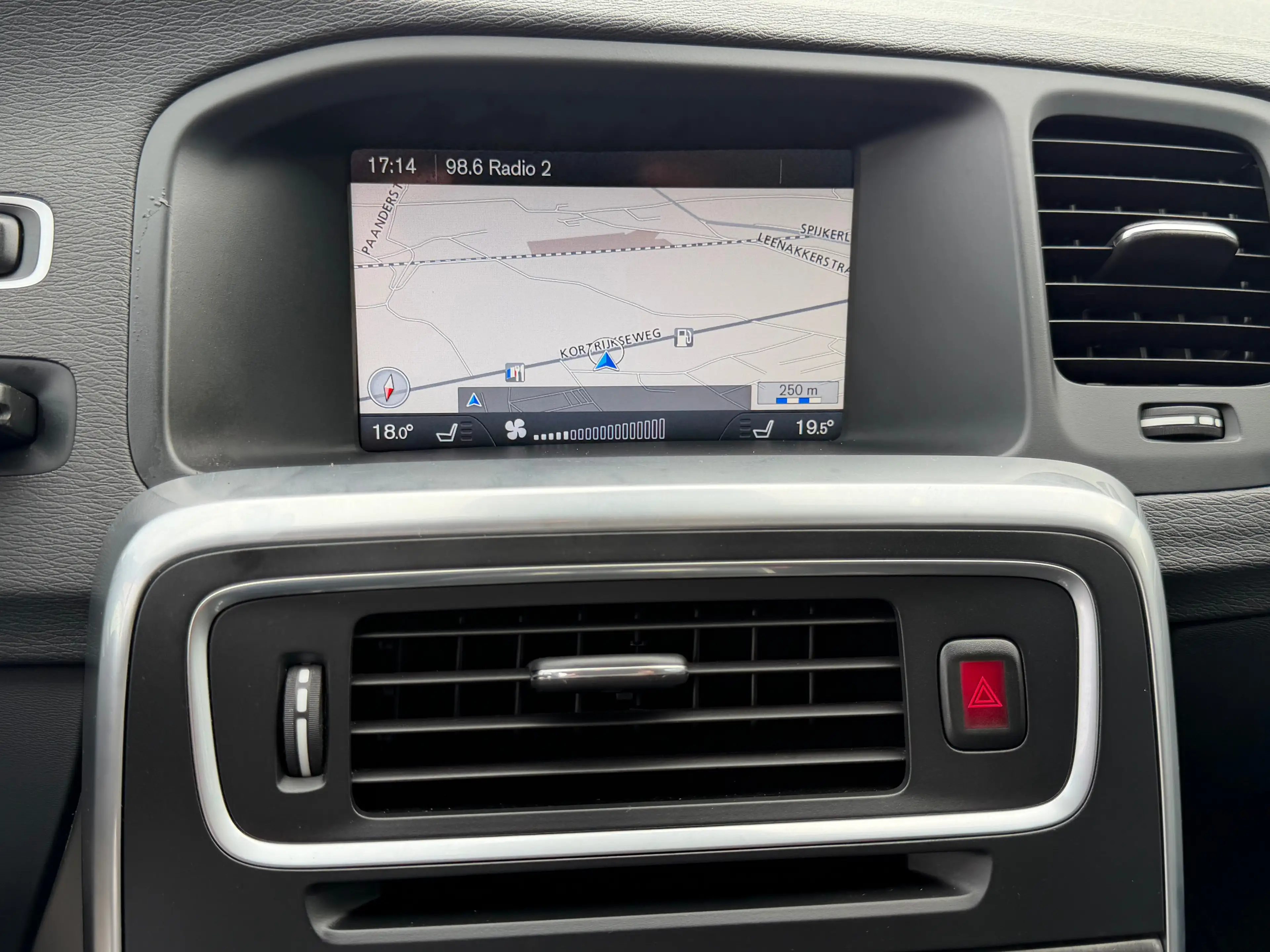 Volvo S60 S60 2.0 D3 Summum Start/Stop — photo 12
