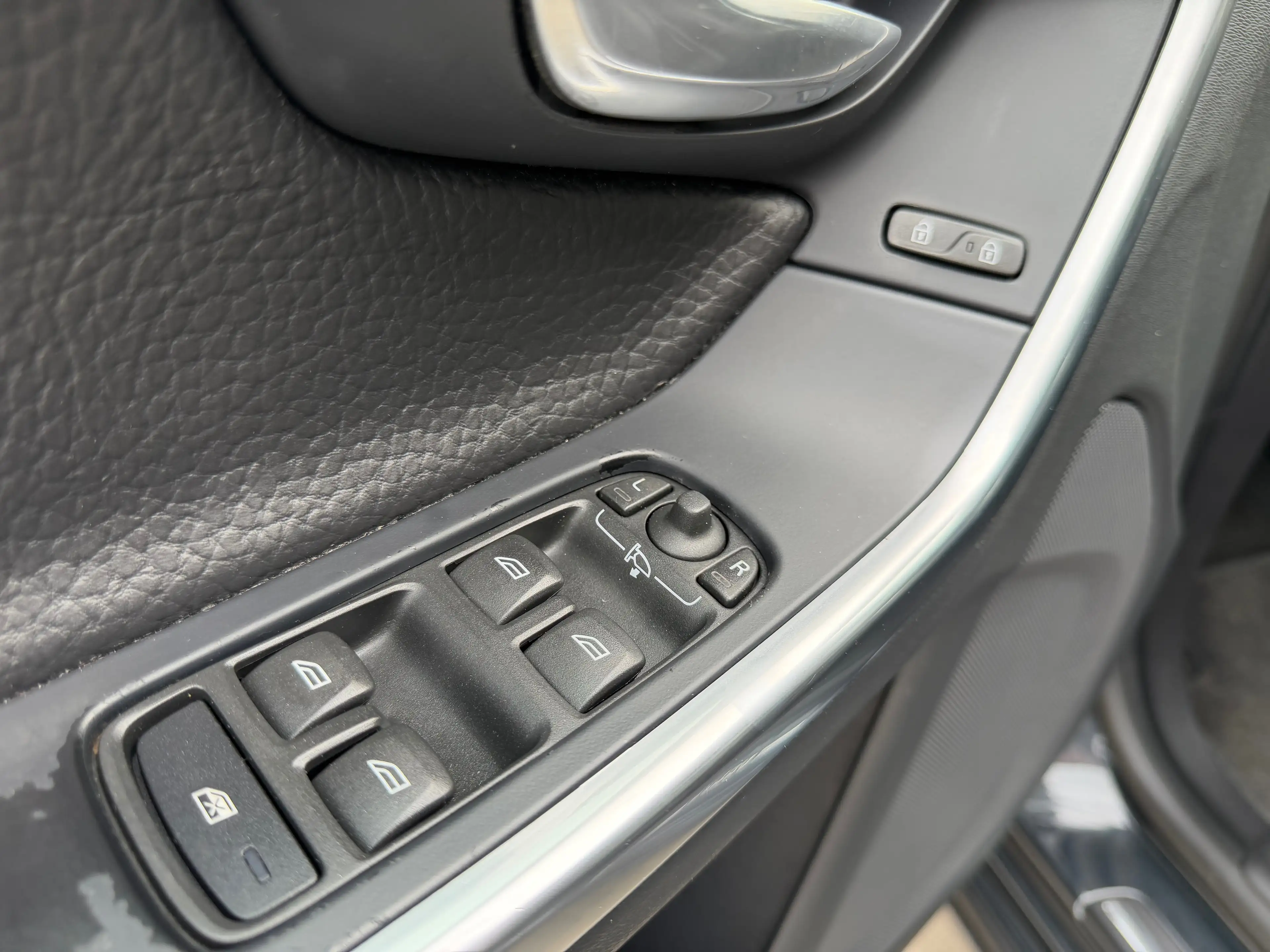 Volvo S60 S60 2.0 D3 Summum Start/Stop — photo 8