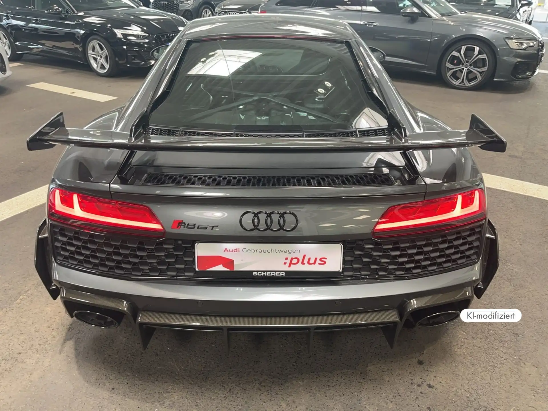 아우디 R8 V10 5.2 FSI 2024 건메탈 사진 7
