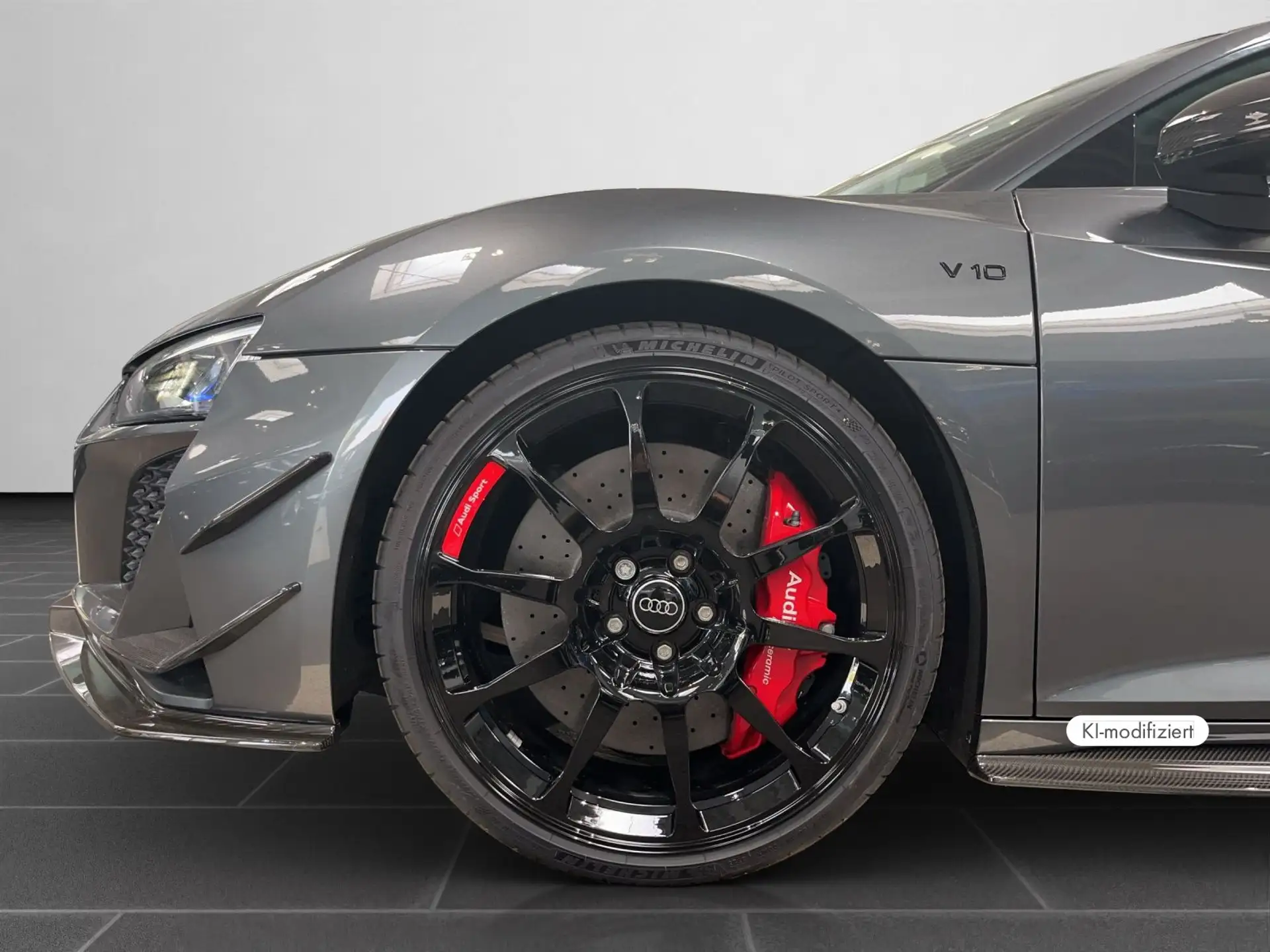 아우디 R8 V10 5.2 FSI 2024 건메탈 사진 6