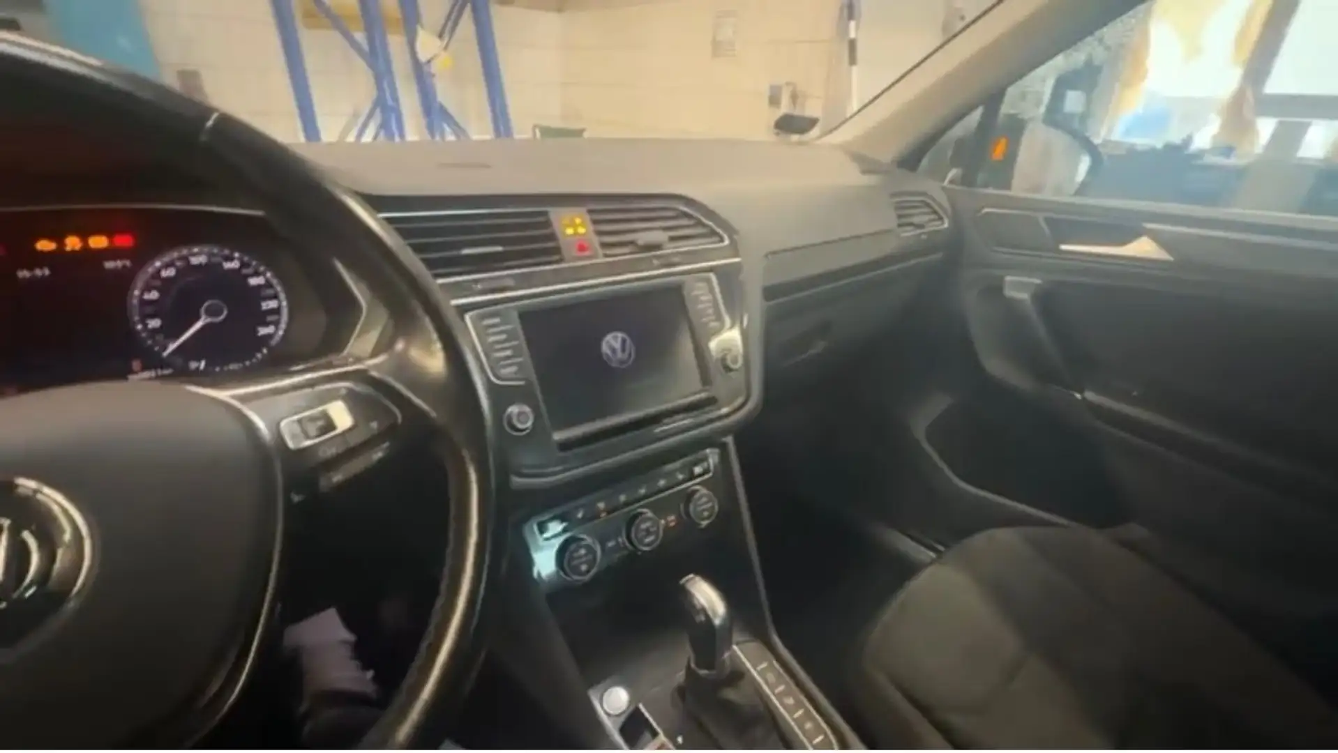 Volkswagen Tiguan 2.0TDI-DSG-PANO-APP-LED-AHK-OFFROAD-TÜV Vert - 2