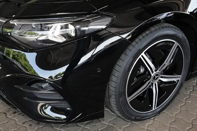 Mercedes-Benz Cla view 3